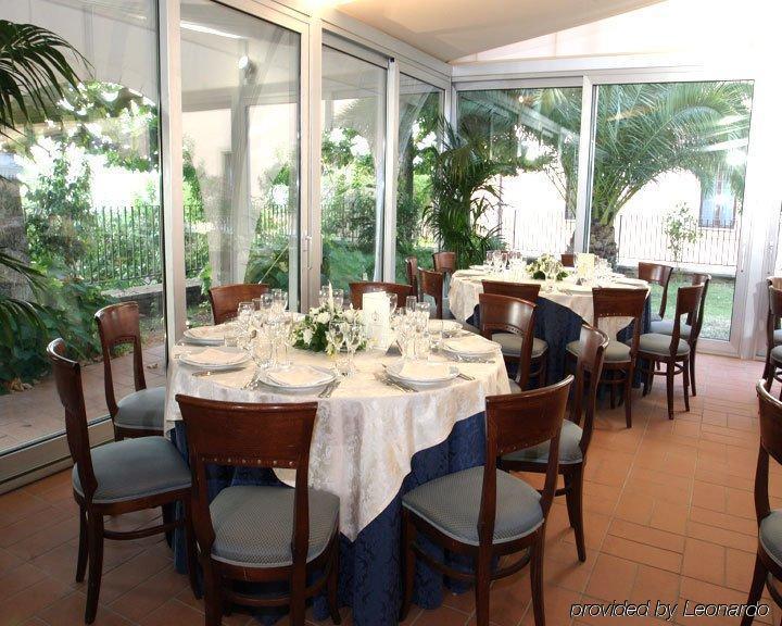 Hotel Villa Vecchia Monte Porzio Catone Restaurante foto